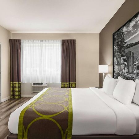 Готель Super 8 By Wyndham Sarnia On Екстер'єр фото