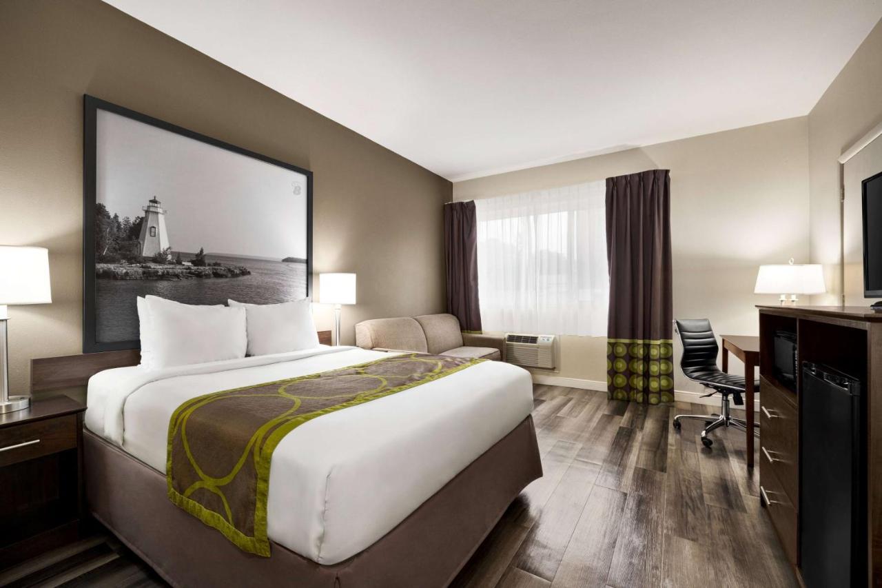 Готель Super 8 By Wyndham Sarnia On Екстер'єр фото