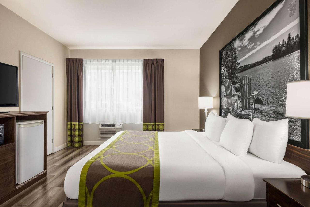 Готель Super 8 By Wyndham Sarnia On Екстер'єр фото