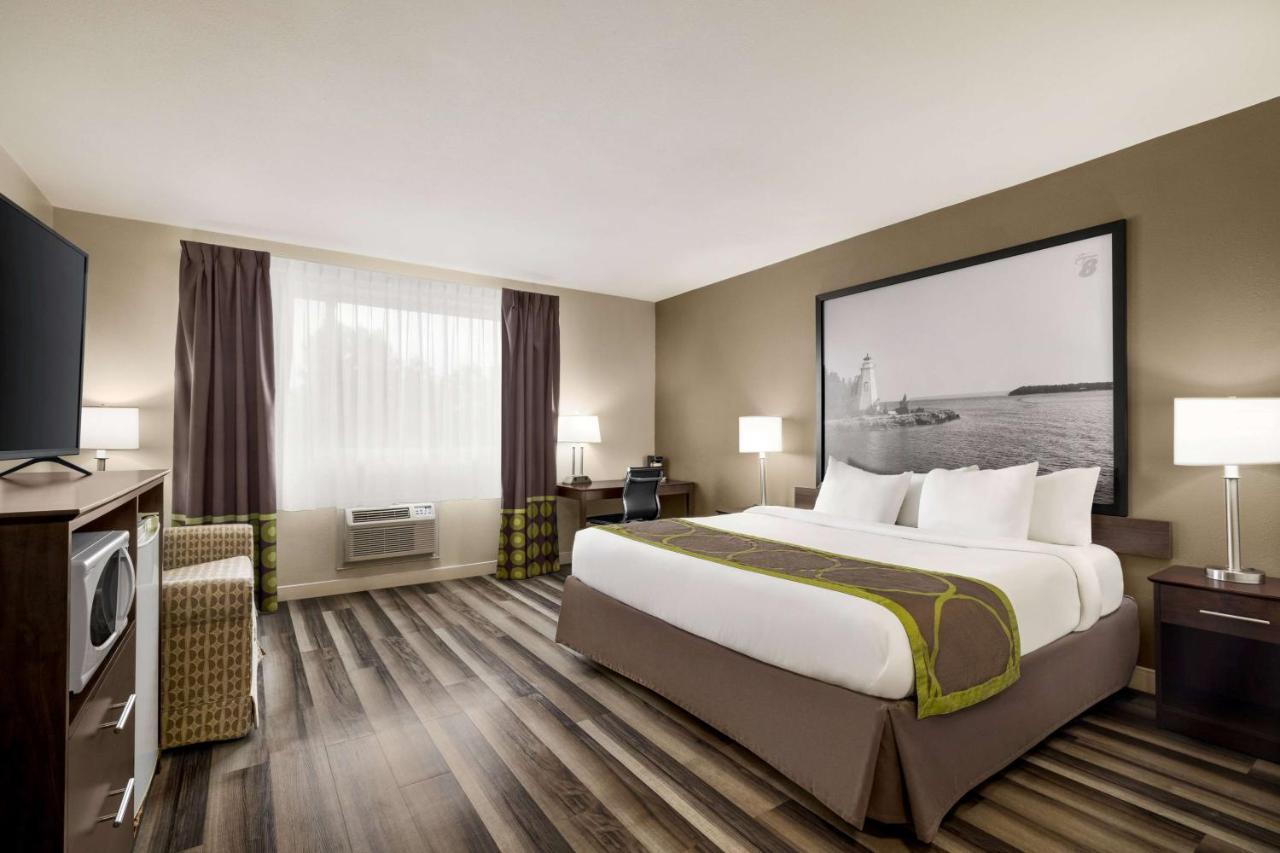 Готель Super 8 By Wyndham Sarnia On Екстер'єр фото