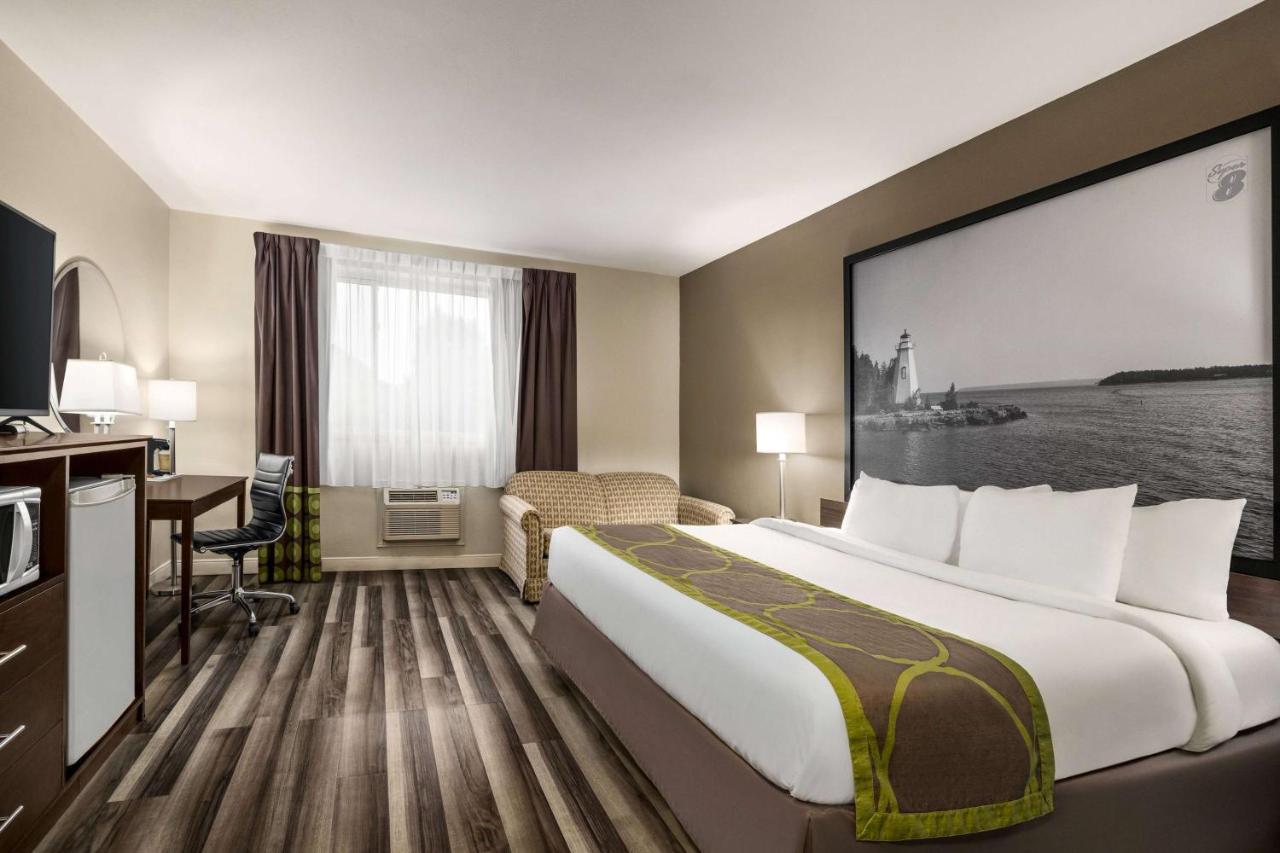 Готель Super 8 By Wyndham Sarnia On Екстер'єр фото